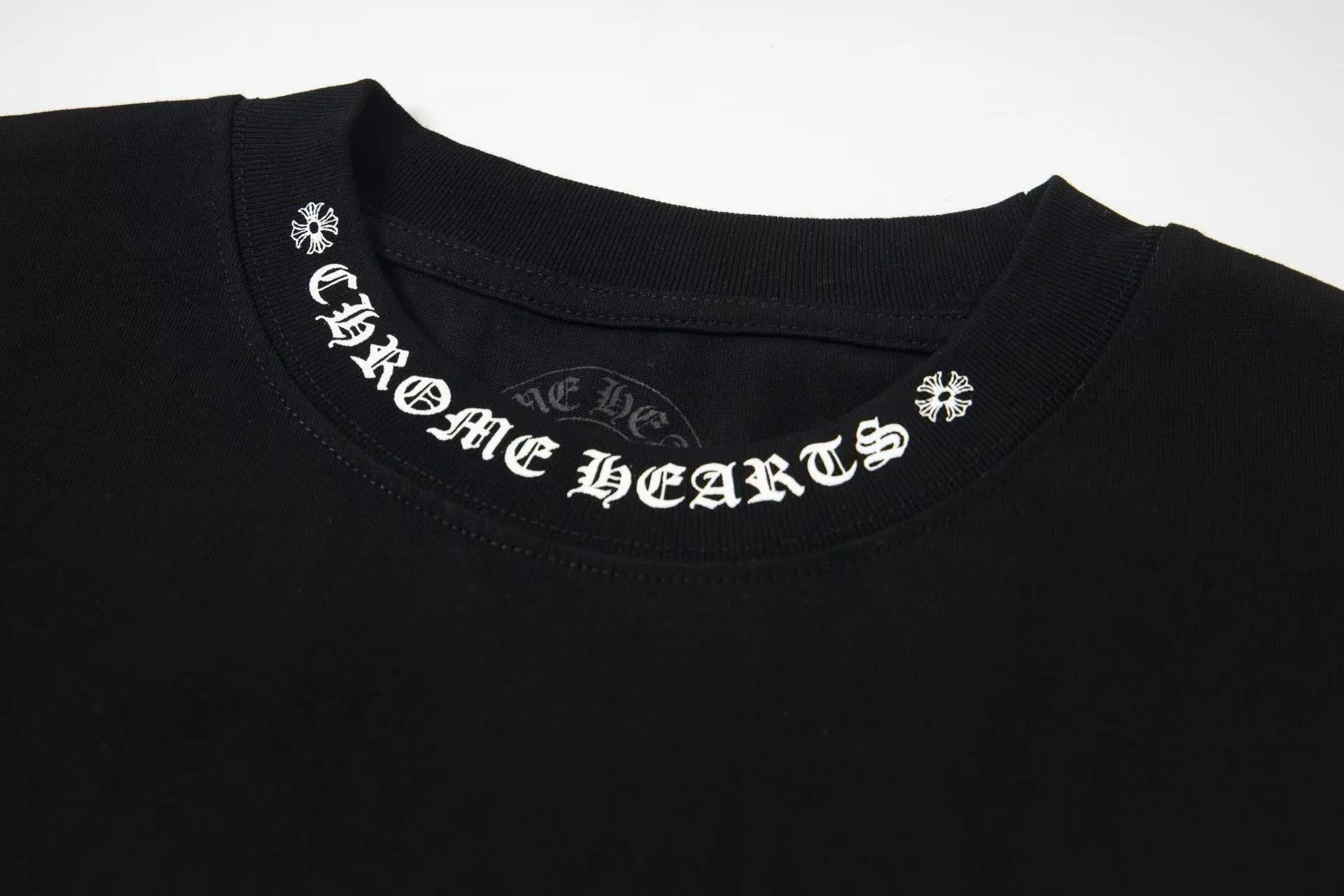 🅿️170 Chrome heart*/Chrome heart ch 25ss early spring new Sanskrit pocket short sleeves ·280 grams of 100% cotton double yarn jersey fabric ·Special thickened 32 pieces of double-strand 1x1 thread in the same cylinder custom dyeing ·Double-needle stitching and cross-stitching technology ·Original main mark washed tag Color: black white Size: XS-L